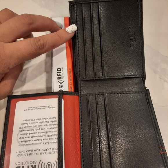 Guess wallet BNWT - Picture 3 of 6
